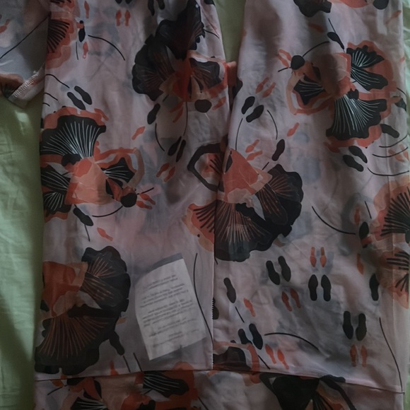 Sheer top and leggings, not a lot of stretch top is a large, bottom is a med - Picture 5 of 9